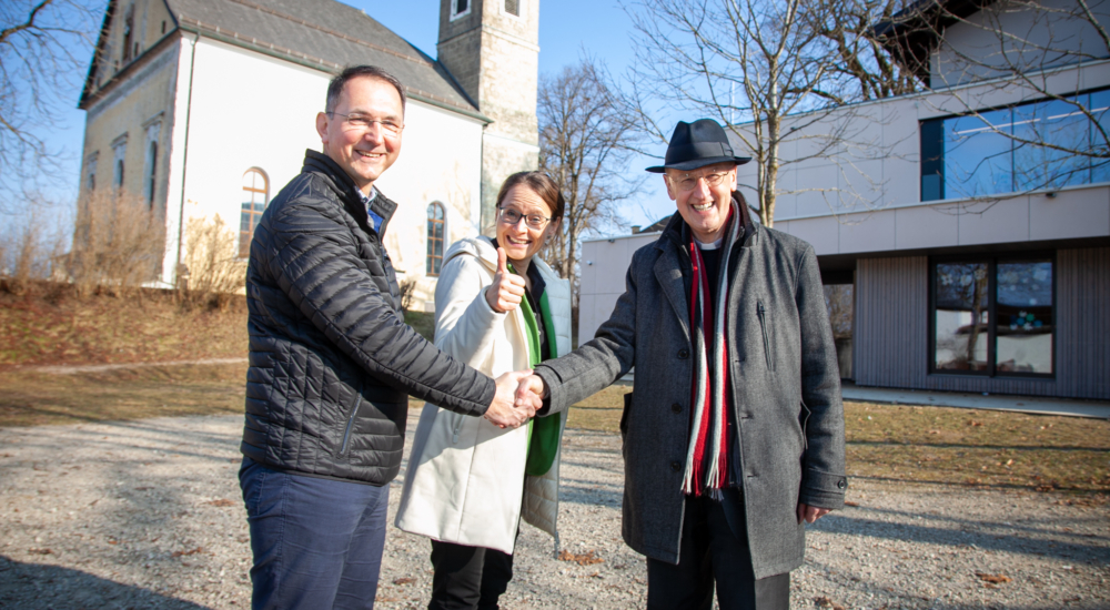 Bgm. Rieger und Pfarrer Gottfried Laireiter beim Startschuss zu Don Camillo und Peppone in Neumarkt 2023