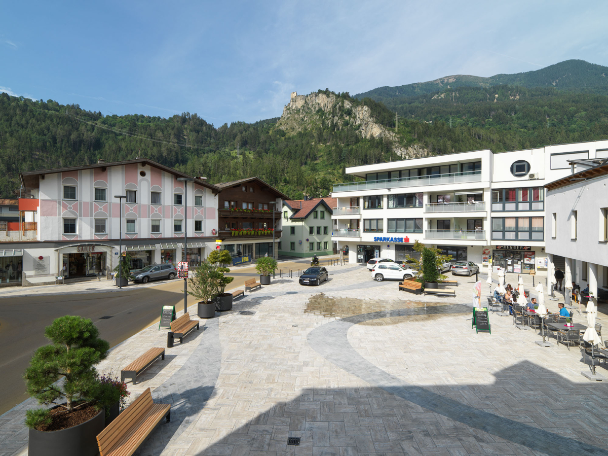 Dorfplatz der Gemeinde Prutz in Tirol