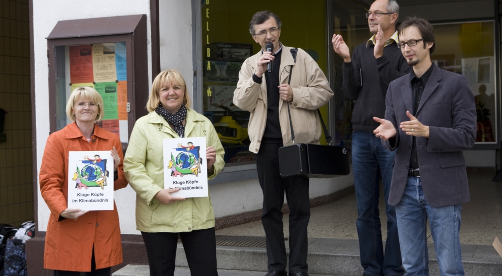 Überreichung Klimabündnis-Tafel