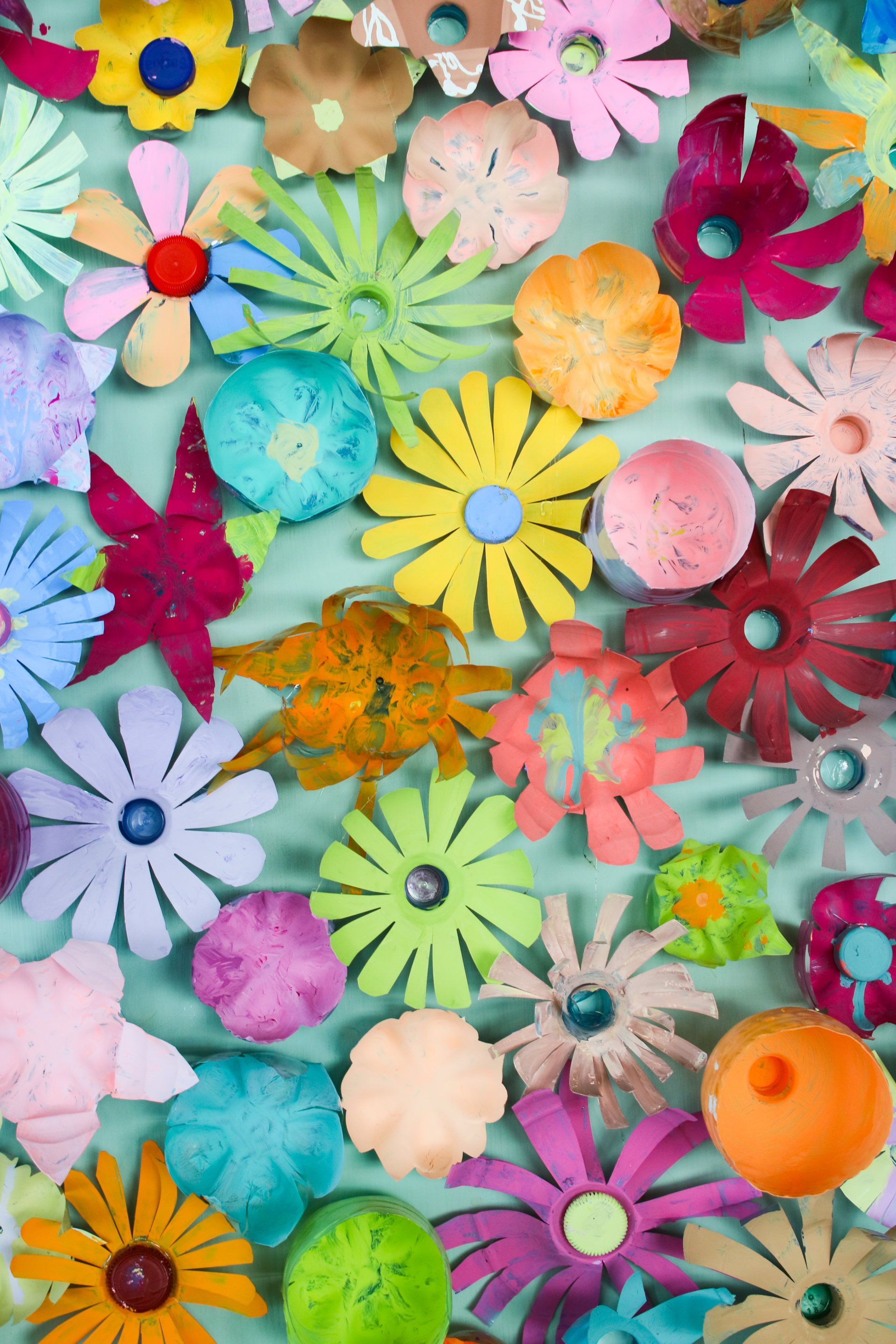 Bunte Papierblumen der VS Kundl Klimabündnismitglied