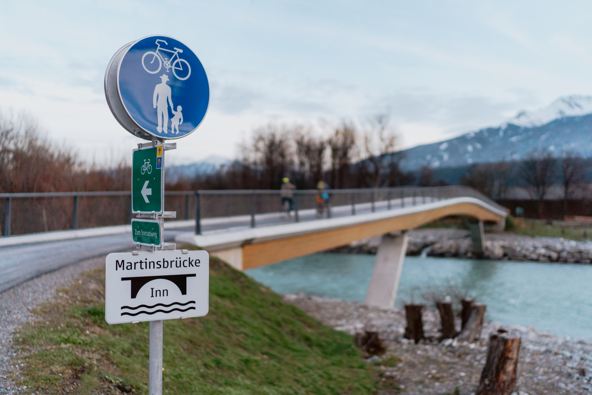 Radbrücke über den Fluss Inn