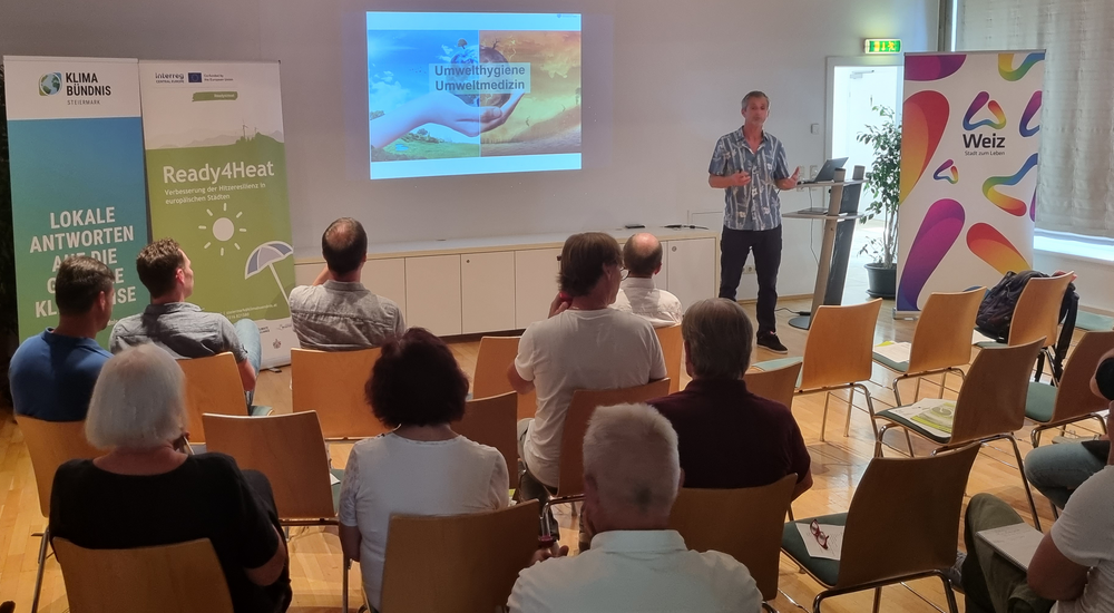 Dr. med. Hans-Peter Hutter vom Zentrum für Public Health bei seinem Vortrag für das Projekt Ready4Heat.