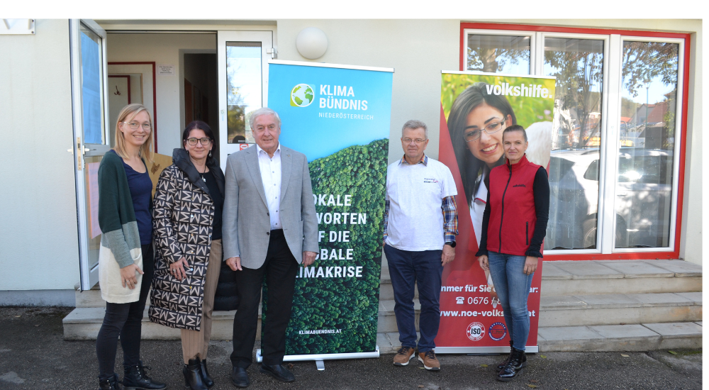 Menschen der Volkshilfe und Klimabündnis vor RollUps