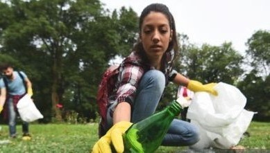 istock Foto von Müllsammeln