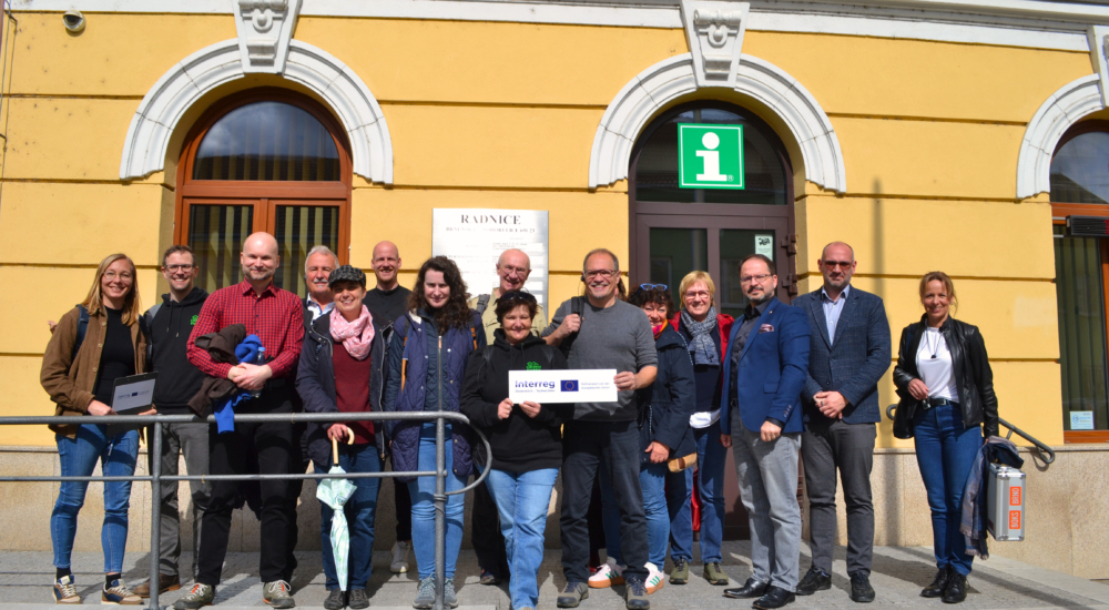 Gruppenfoto der ungefähr 15 Teilnehmenden